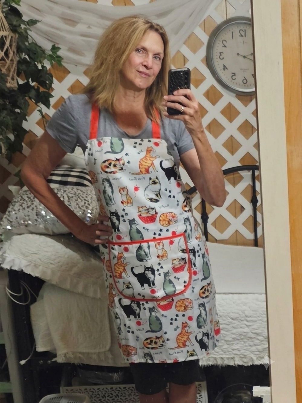 CAT LOVER Novelty Kitchen Apron Front Pocket Red Trim All Over Kitten Print - Picture 2 of 10